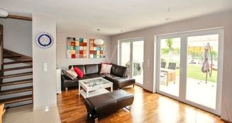 von_poll_real_estate_property_25122079_image_0