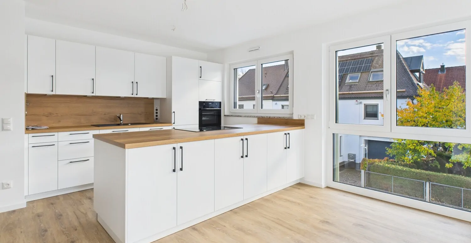 Erstbezug: Offen-gestaltete 2-Zimmer-Wohnung mit Eckbalkon in Leitershofen