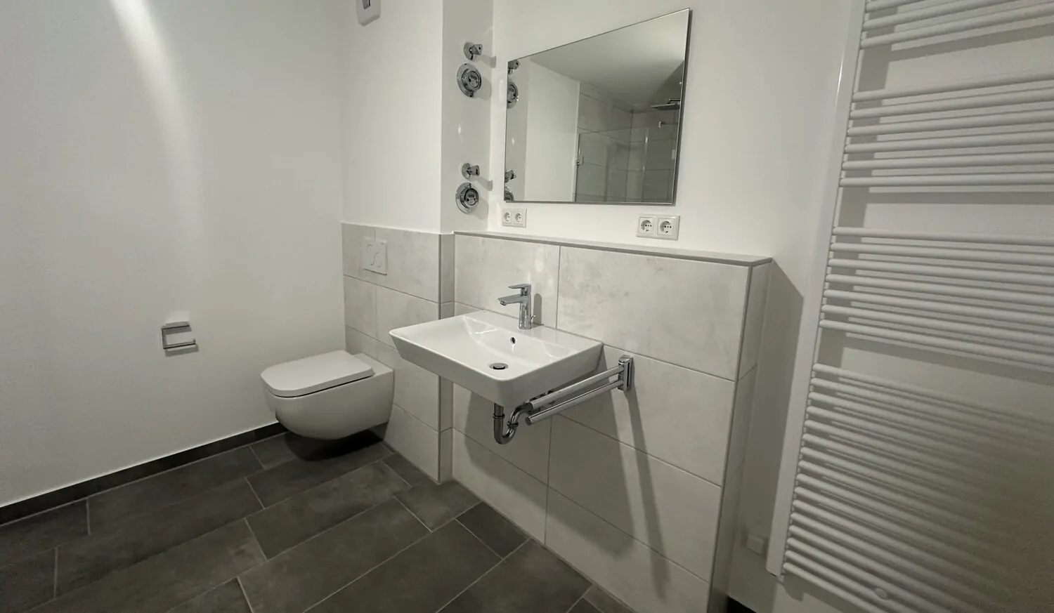 Erstbezug: Offen-gestaltete 2-Zimmer-Wohnung mit Eckbalkon in Leitershofen