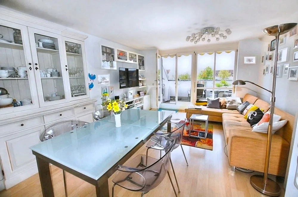 Appartement avec 2 salles de bains et terrasse sur le toit