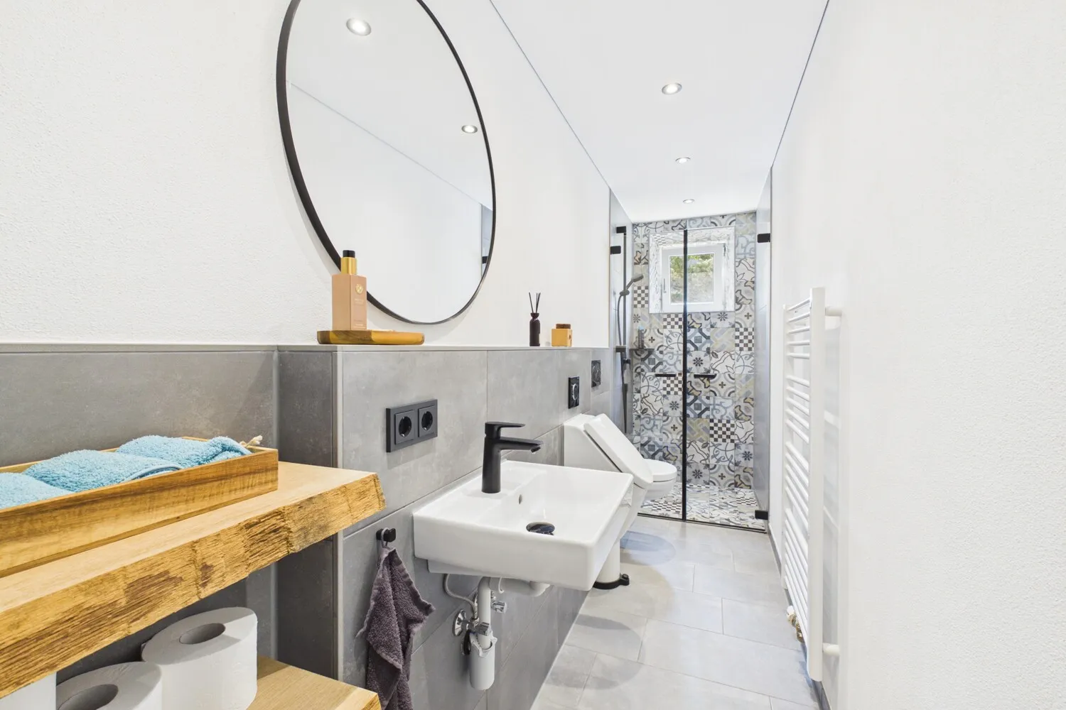Badezimmer mit Dusche
