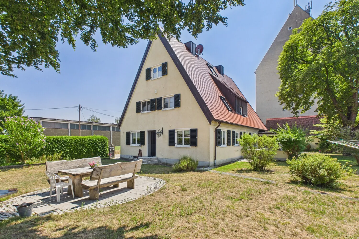Garten mit Freisitz