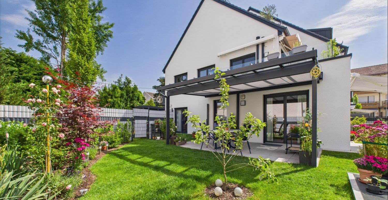 Neuwertige Erdgeschosswohnung mit Garten