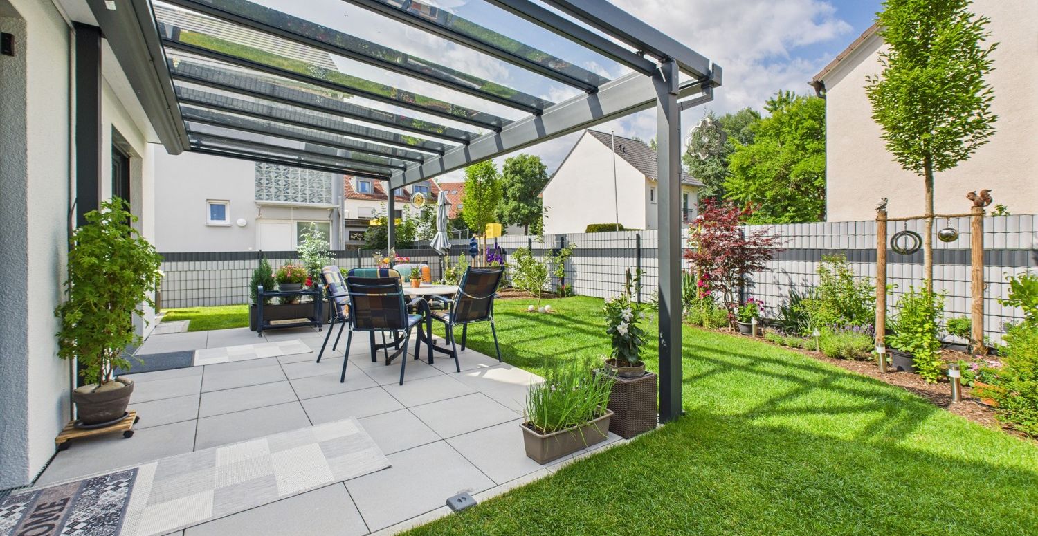 Neuwertige Erdgeschosswohnung mit Garten