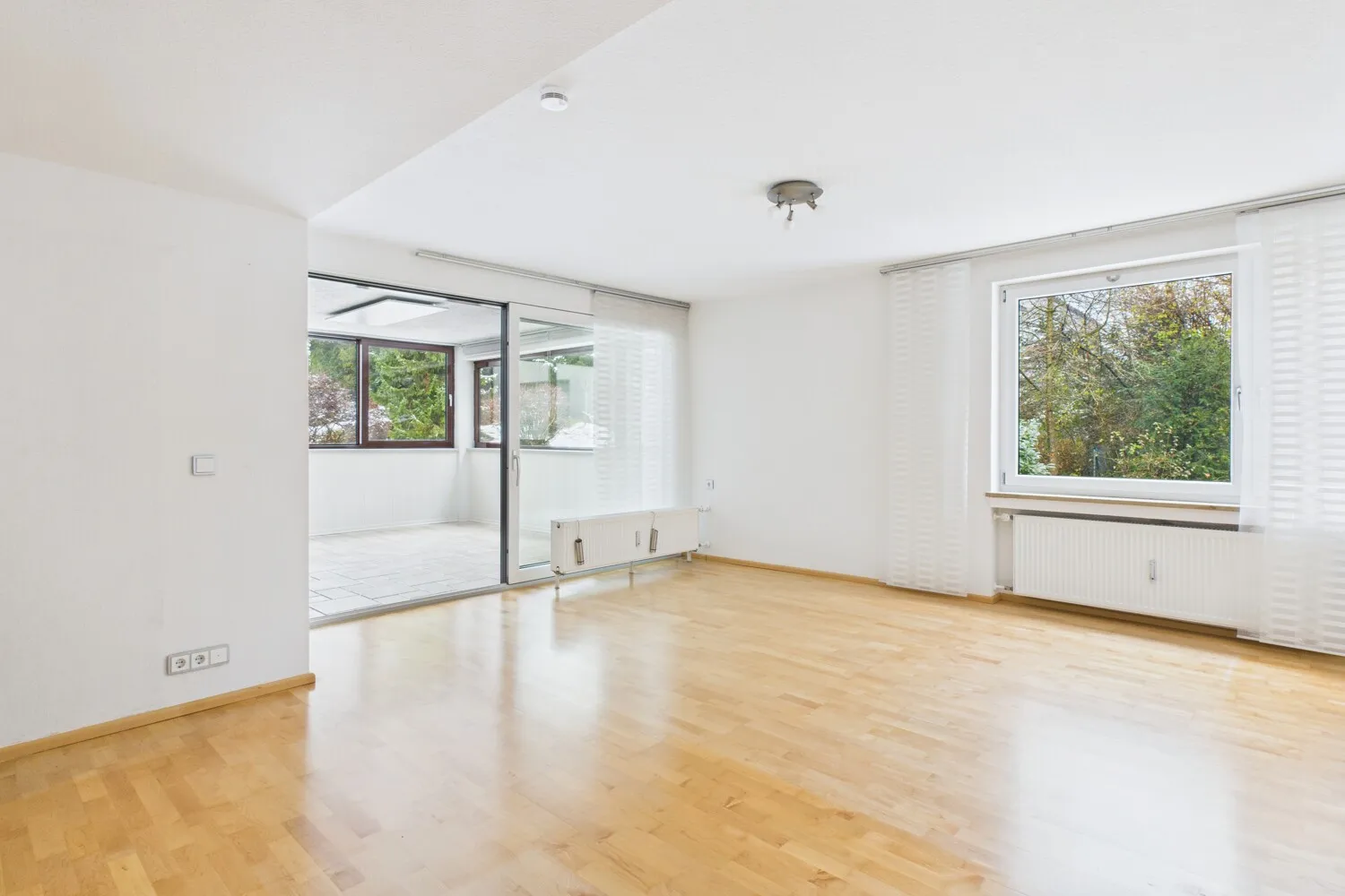 RESERVIERT: Ruhige 3-Zimmer-Wohnung mit Wintergarten inkl. Tiefgaragenstellplatz