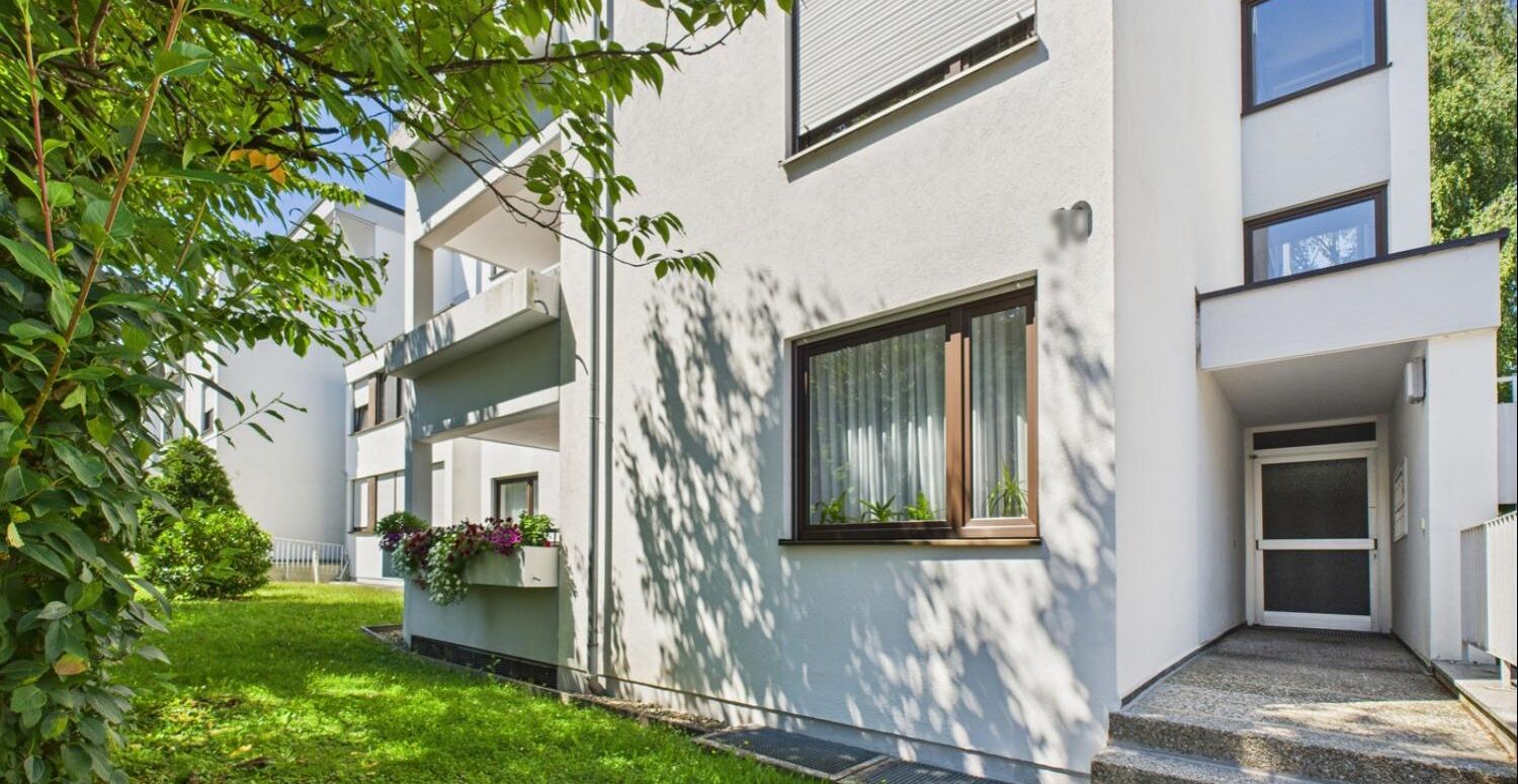 Mitten in Göggingen - 3 Zimmerwohnung mit Wintergarten