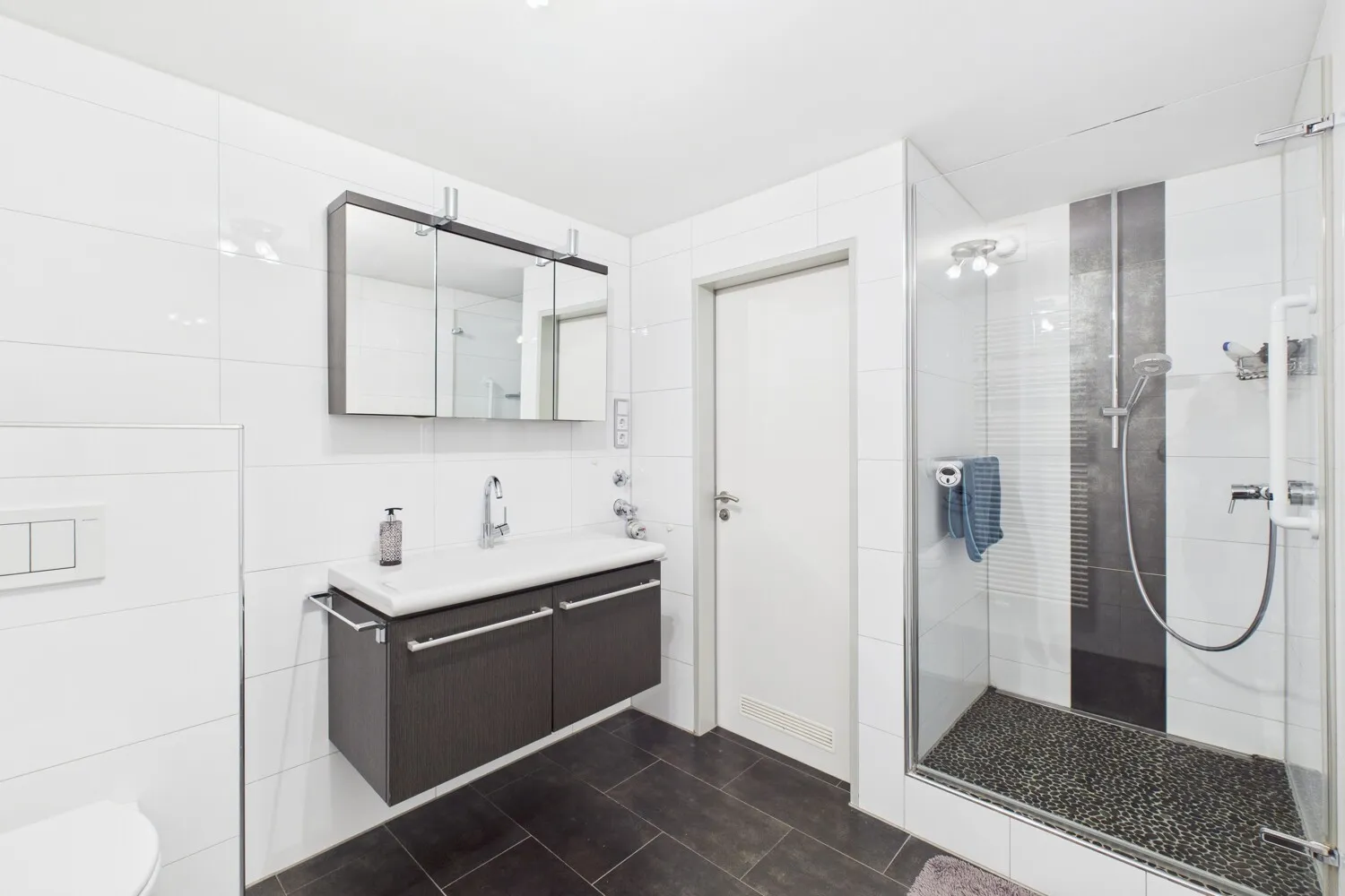 RESERVIERT: Ruhige 3-Zimmer-Wohnung mit Wintergarten inkl. Tiefgaragenstellplatz