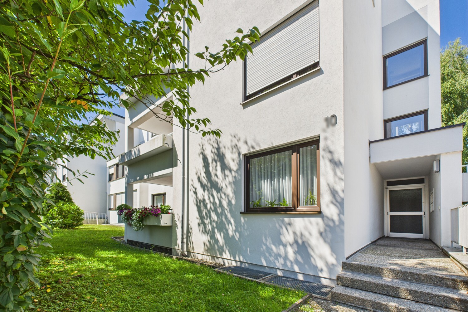 Mitten in Göggingen - 3 Zimmerwohnung mit Wintergarten