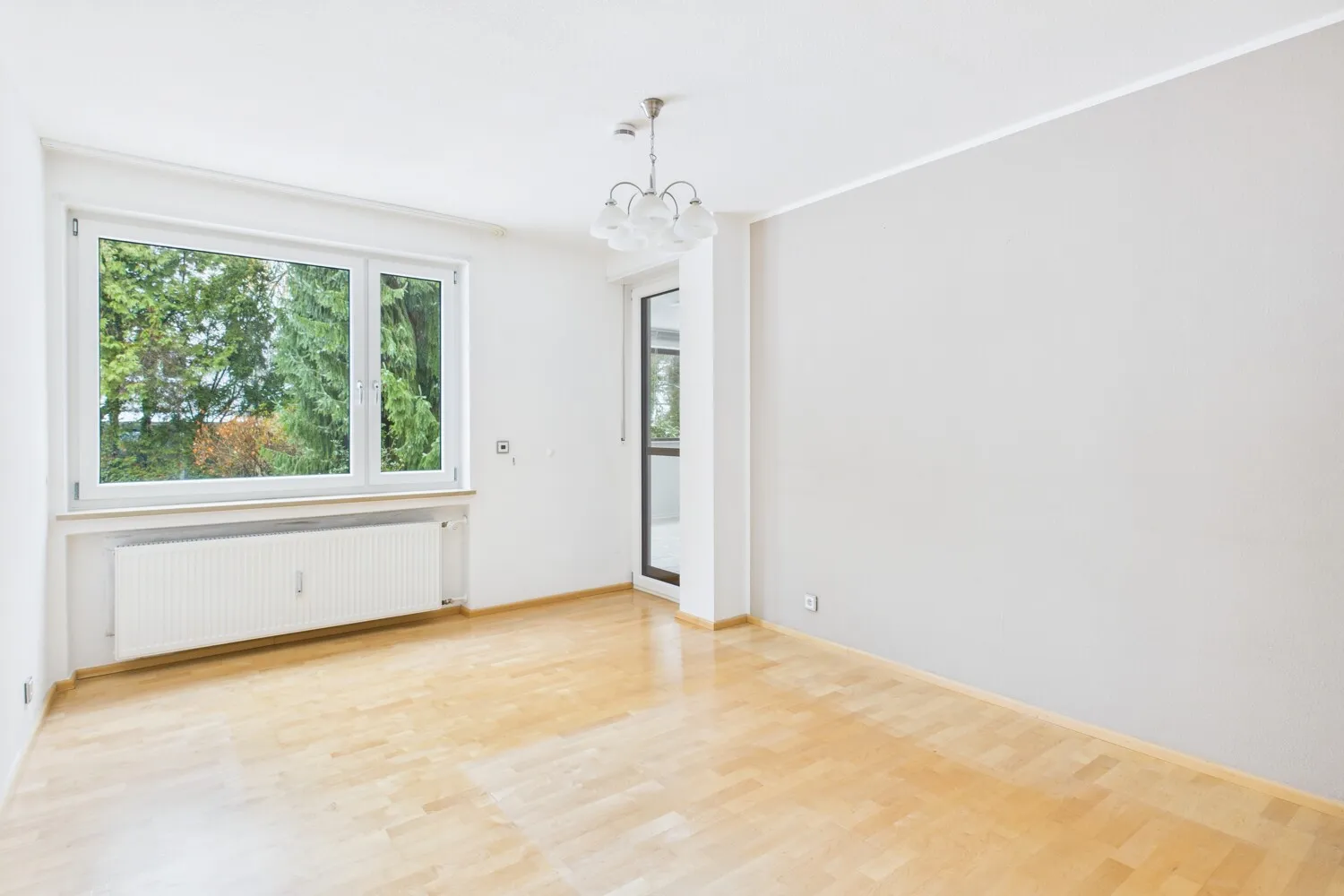 RESERVIERT: Ruhige 3-Zimmer-Wohnung mit Wintergarten inkl. Tiefgaragenstellplatz