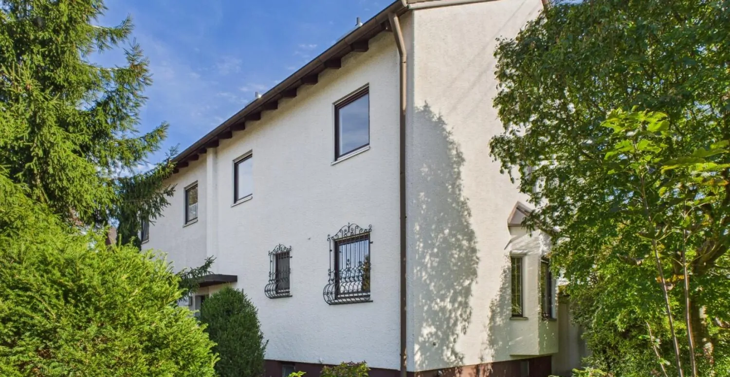 Sofort bezugsbereit: Gepflegte Doppelhaushälfte mit Gartenidylle und großzügigem Raumkonzept