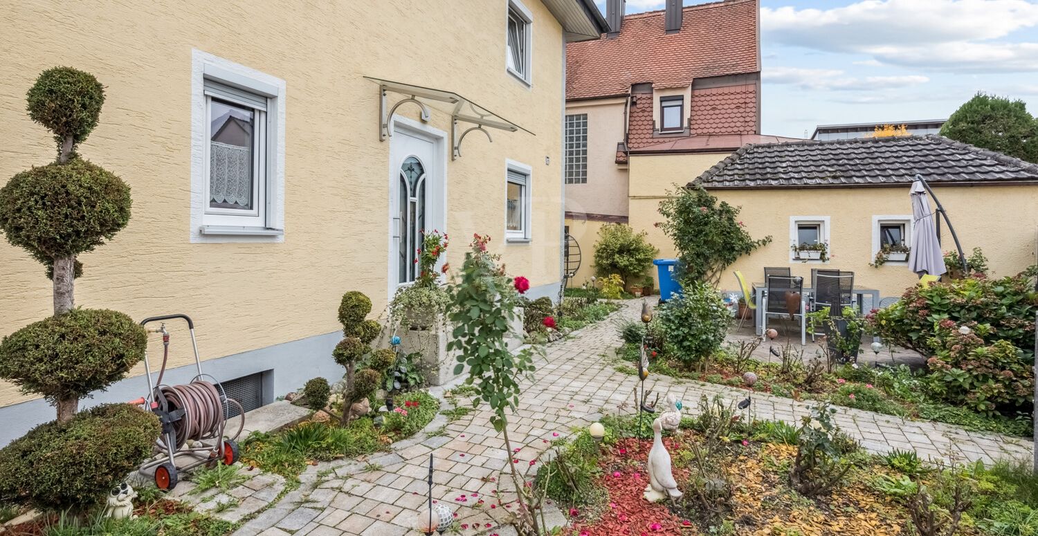 Wohn- und Geschäftshaus mit vermieteter Gewerbeeinheit in zentraler Lage von Aichach