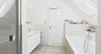 von_poll_real_estate_property_25122120_image_5