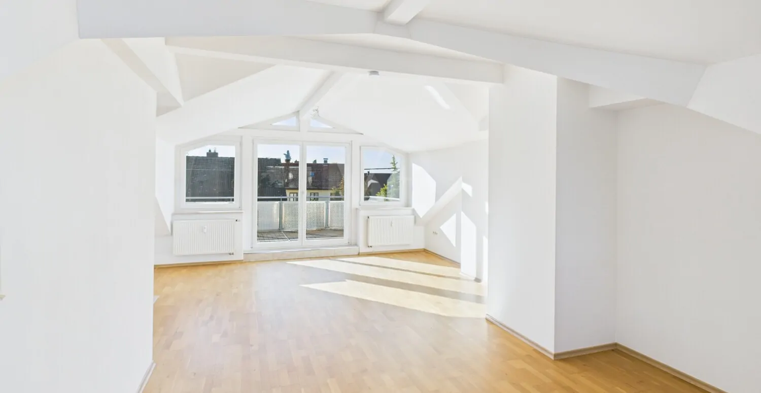 Moderne Dachgeschosswohnung mit sonnigem Südbalkon