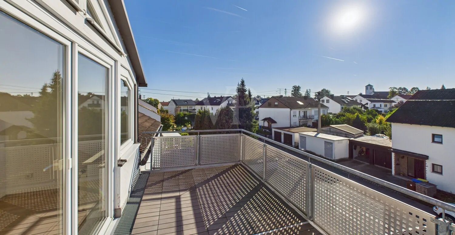 Moderne Dachgeschosswohnung mit sonnigem Südbalkon