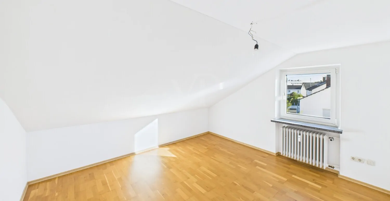 Moderne Dachgeschosswohnung mit sonnigem Südbalkon