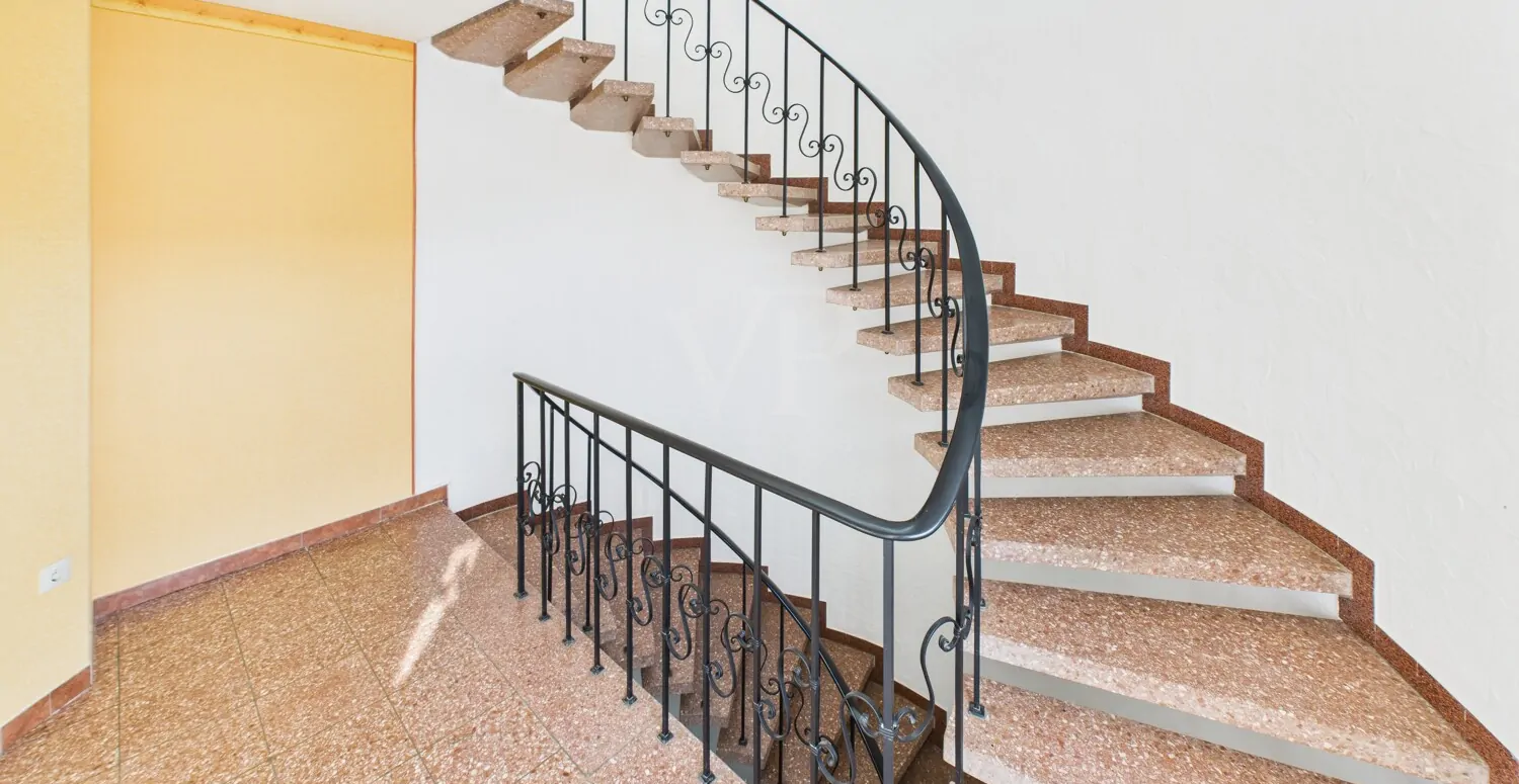 Moderne Dachgeschosswohnung mit sonnigem Südbalkon