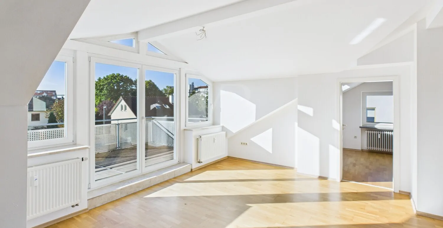 Moderne Dachgeschosswohnung mit sonnigem Südbalkon