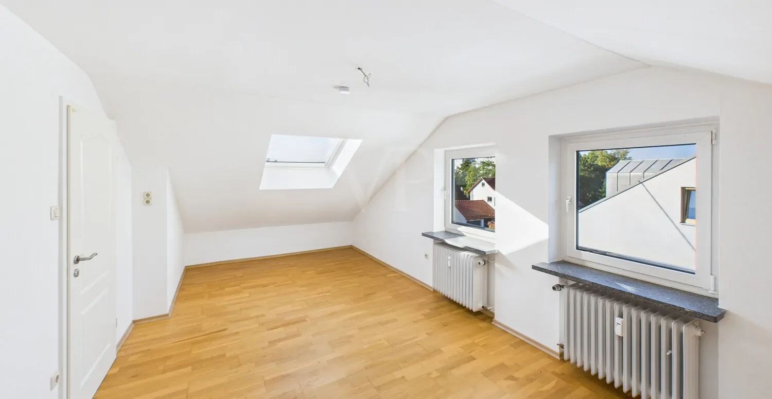 Moderne Dachgeschosswohnung mit sonnigem Südbalkon