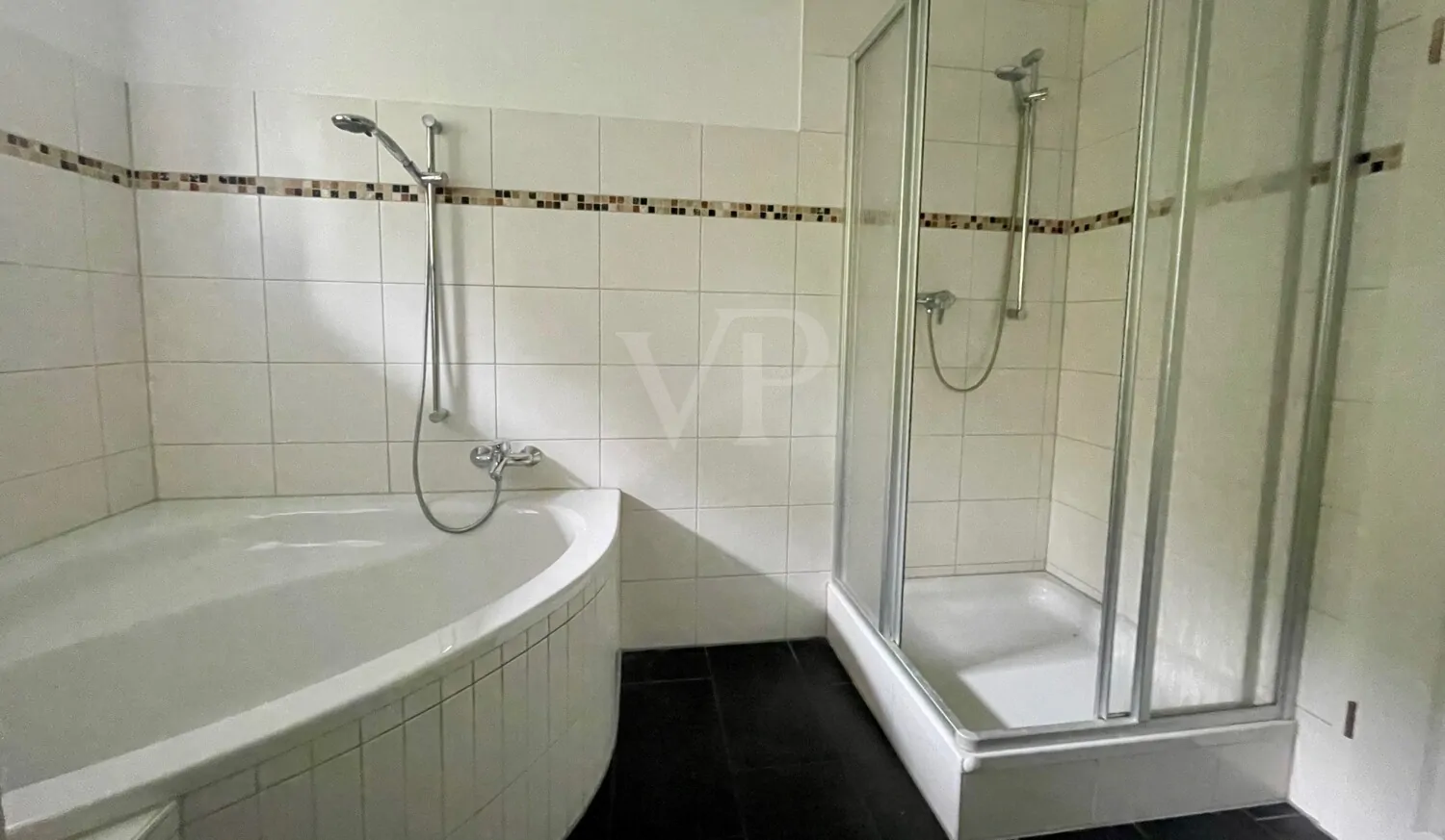 Lichtdurchflutete Maisonette mit Wintergarten und großzügiger Dachterrasse