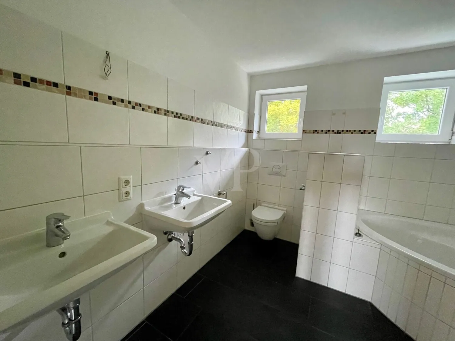 Lichtdurchflutete Maisonette mit Wintergarten und großzügiger Dachterrasse