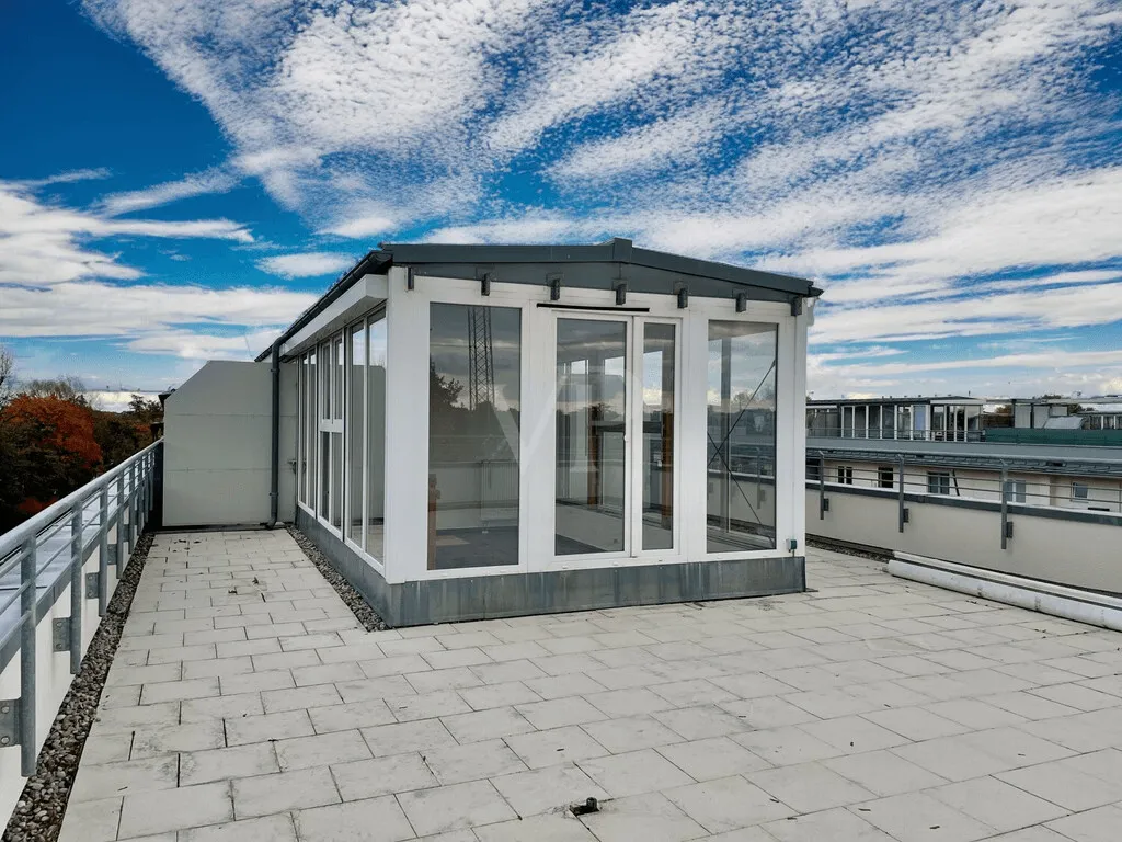Lichtdurchflutete Maisonette mit Wintergarten und großzügiger Dachterrasse
