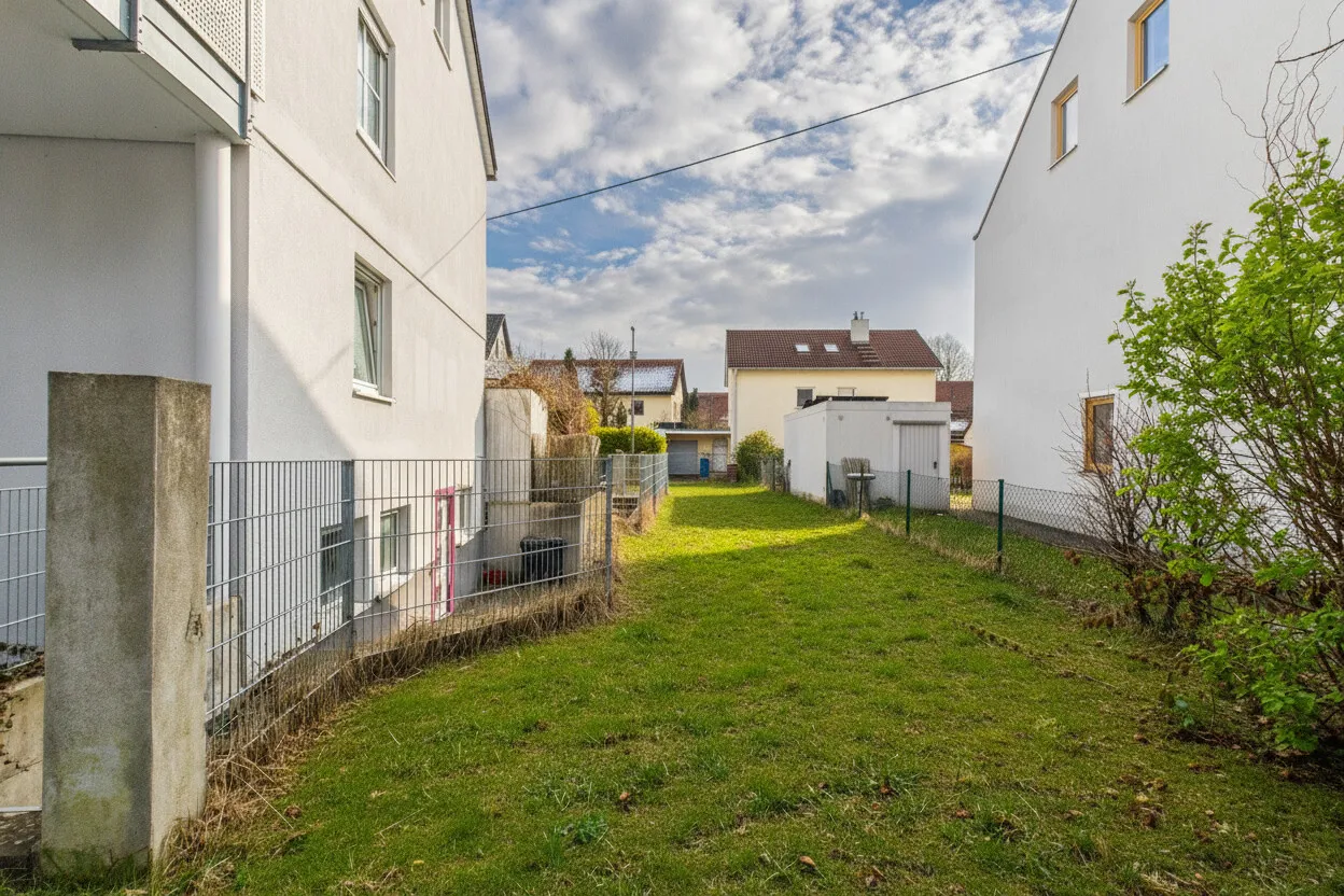 Wohnen und Arbeiten in modernisierten Räumlichkeiten mit großem Garten