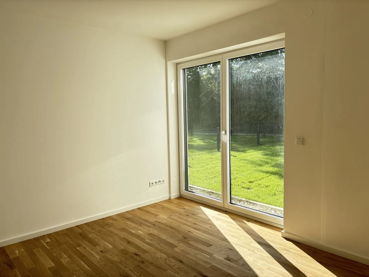 Neuwertige Gartenwohnung mit durchdachter Raumaufteilung