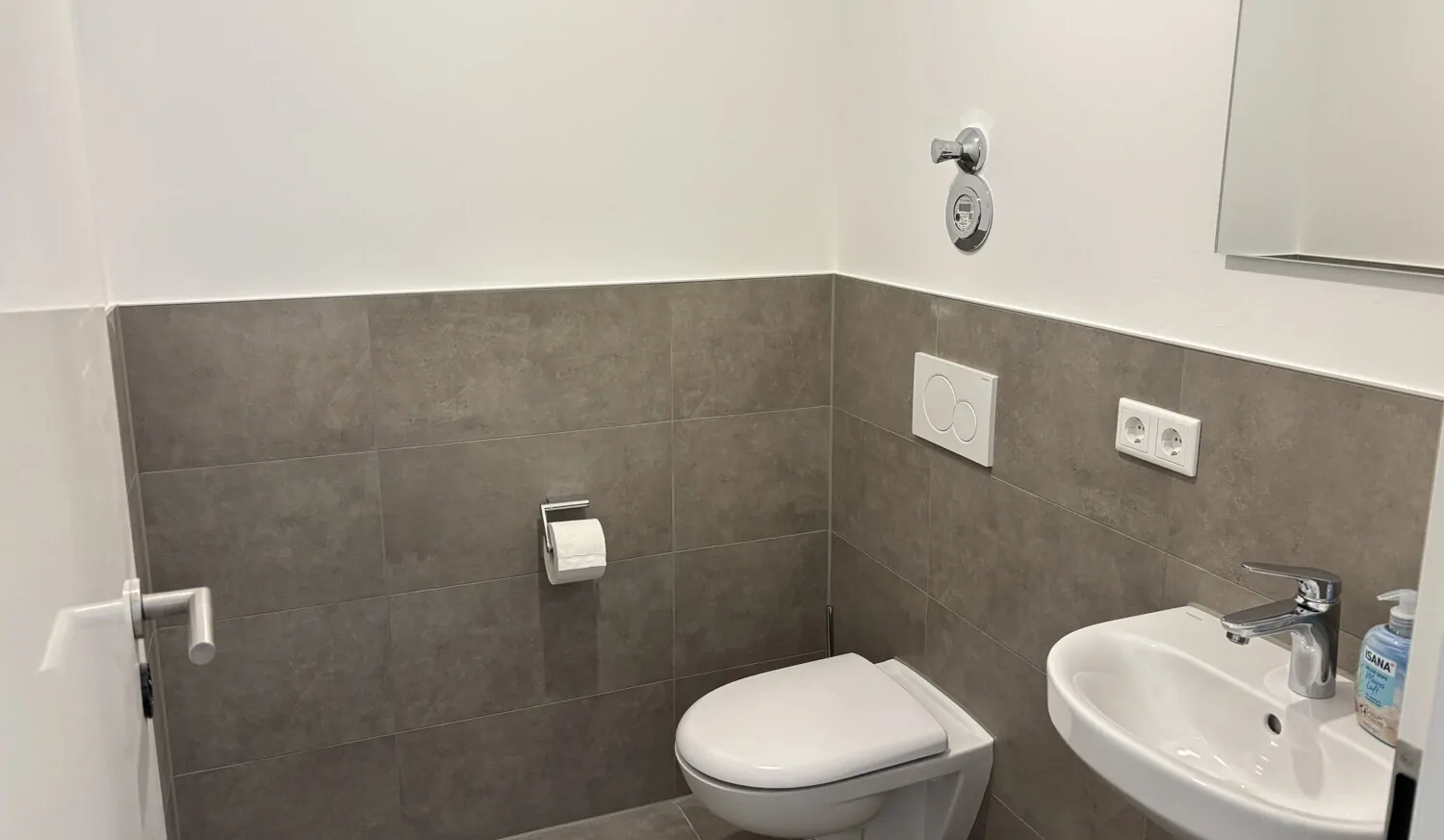 Neuwertige Gartenwohnung mit durchdachter Raumaufteilung