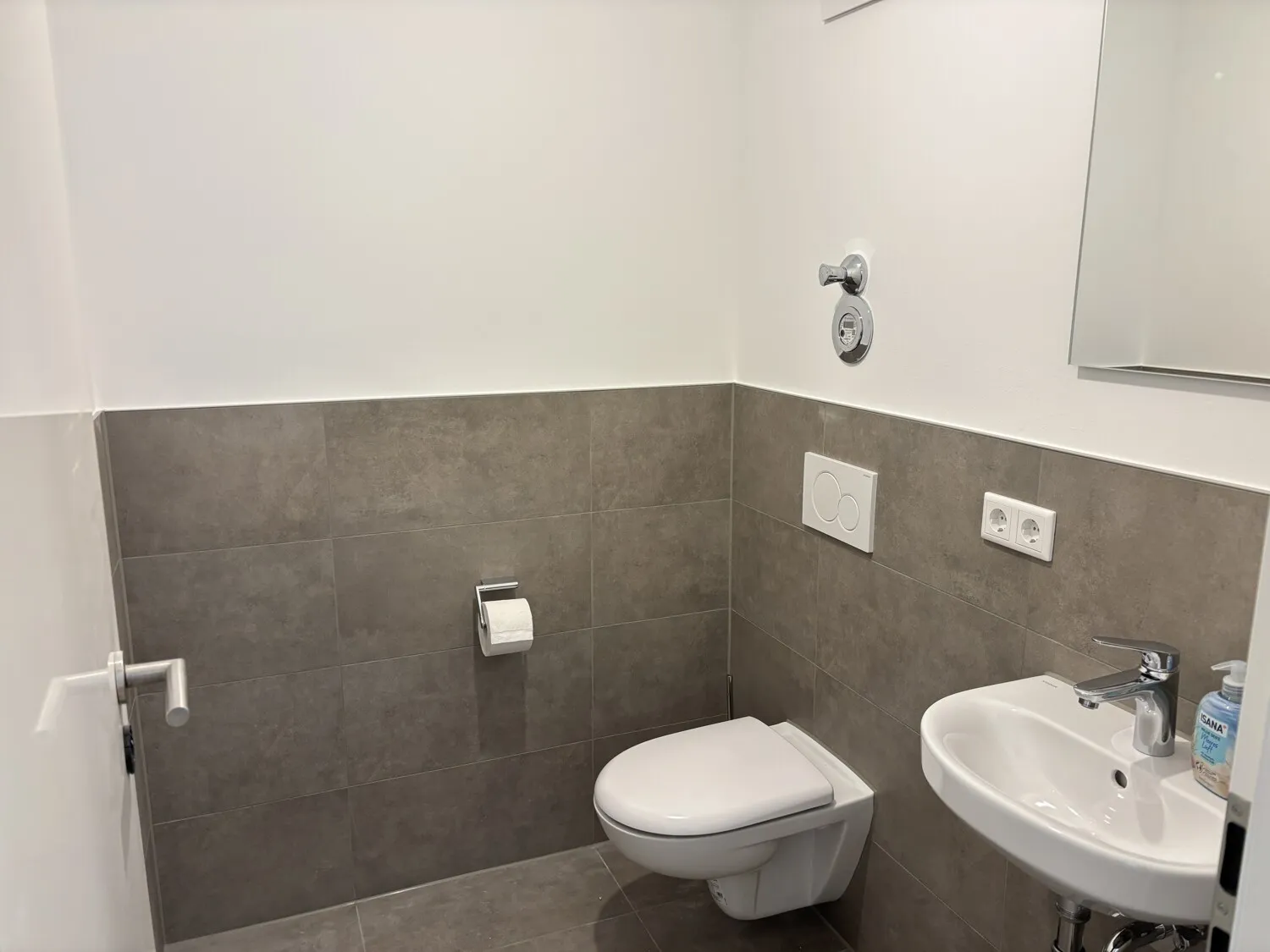 Neuwertige Gartenwohnung mit durchdachter Raumaufteilung