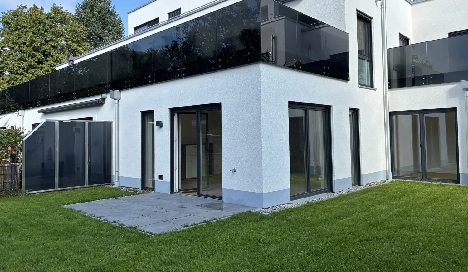 Neuwertige Gartenwohnung mit durchdachter Raumaufteilung