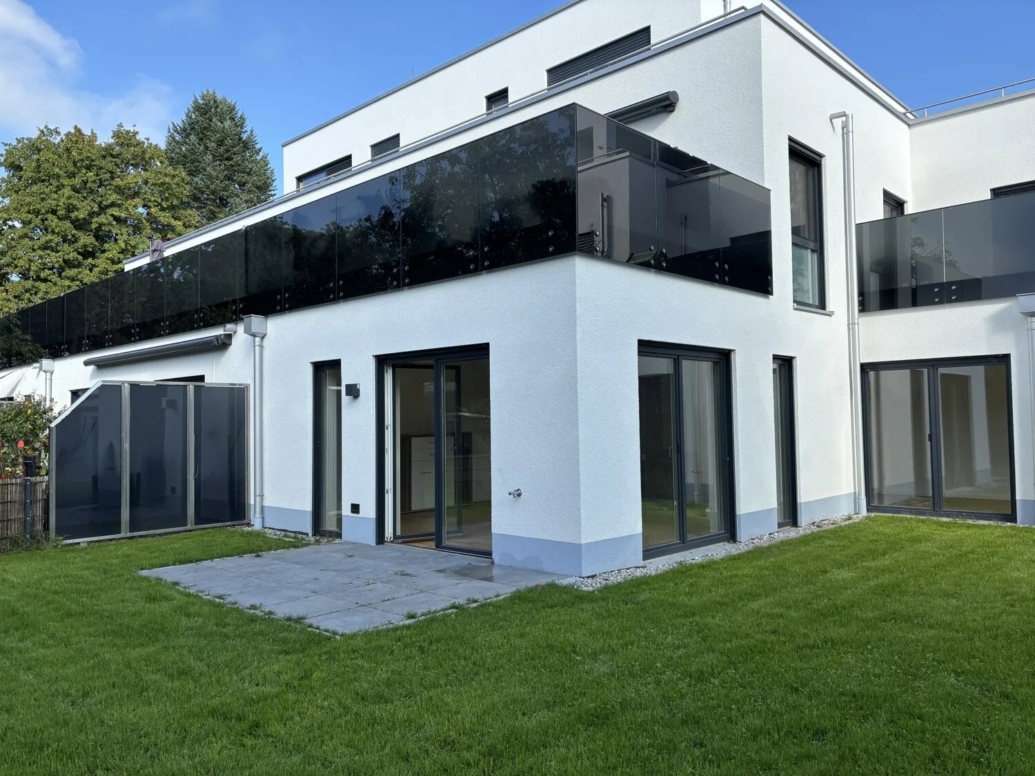 Neuwertige Gartenwohnung mit durchdachter Raumaufteilung