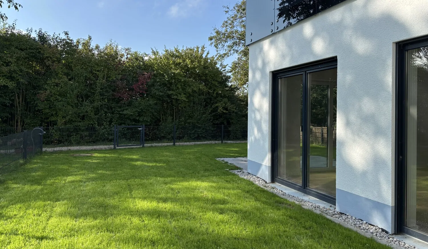 Neuwertige Gartenwohnung mit durchdachter Raumaufteilung