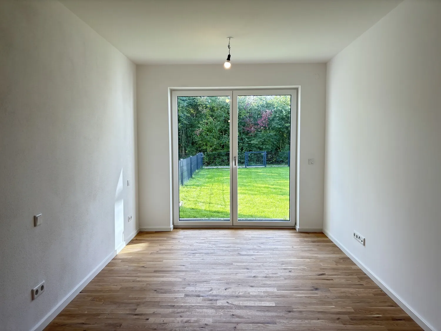 Neuwertige Gartenwohnung mit durchdachter Raumaufteilung