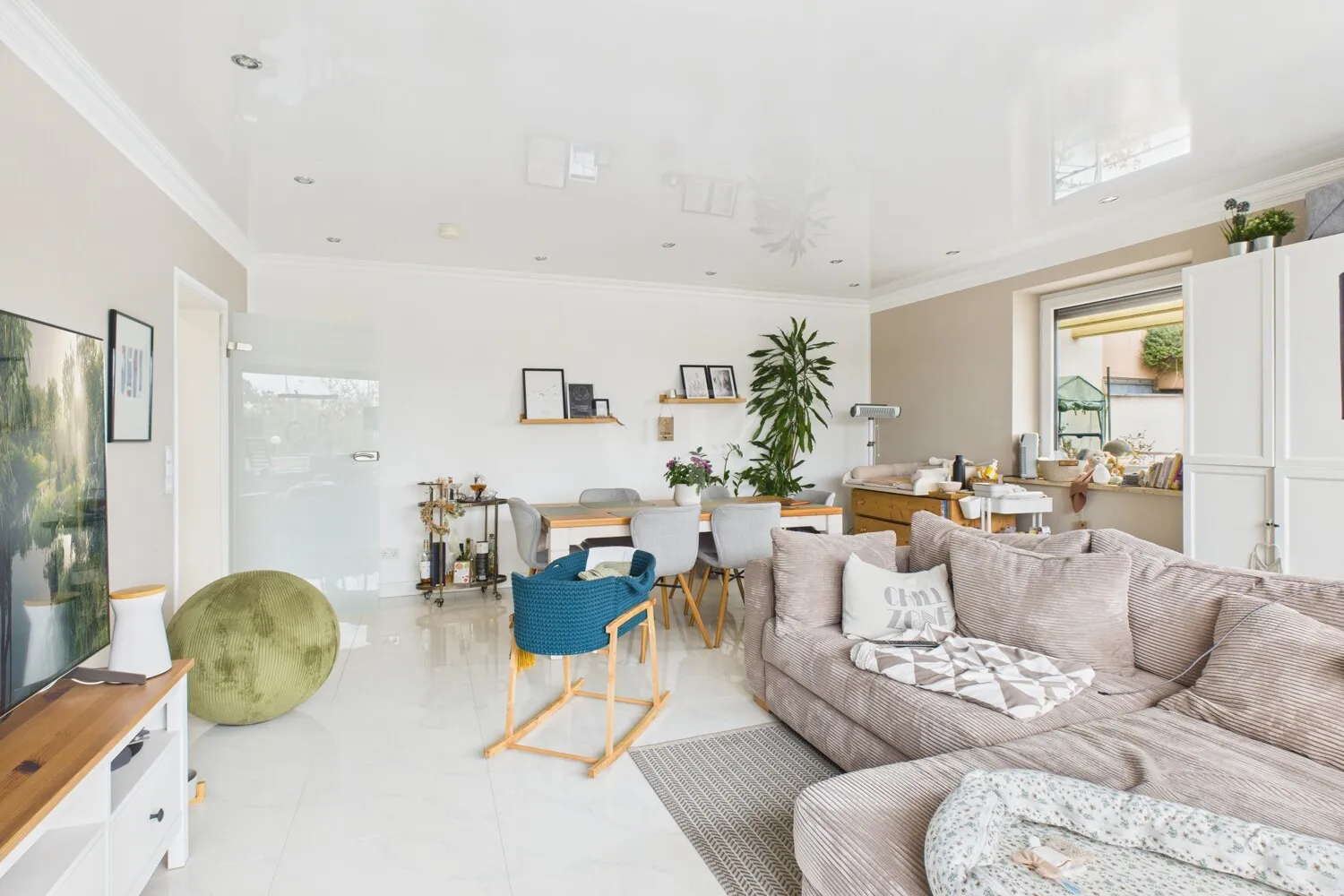 Elegant Wohnen über den Dächern von Neusäß – sofort bezugsbereit