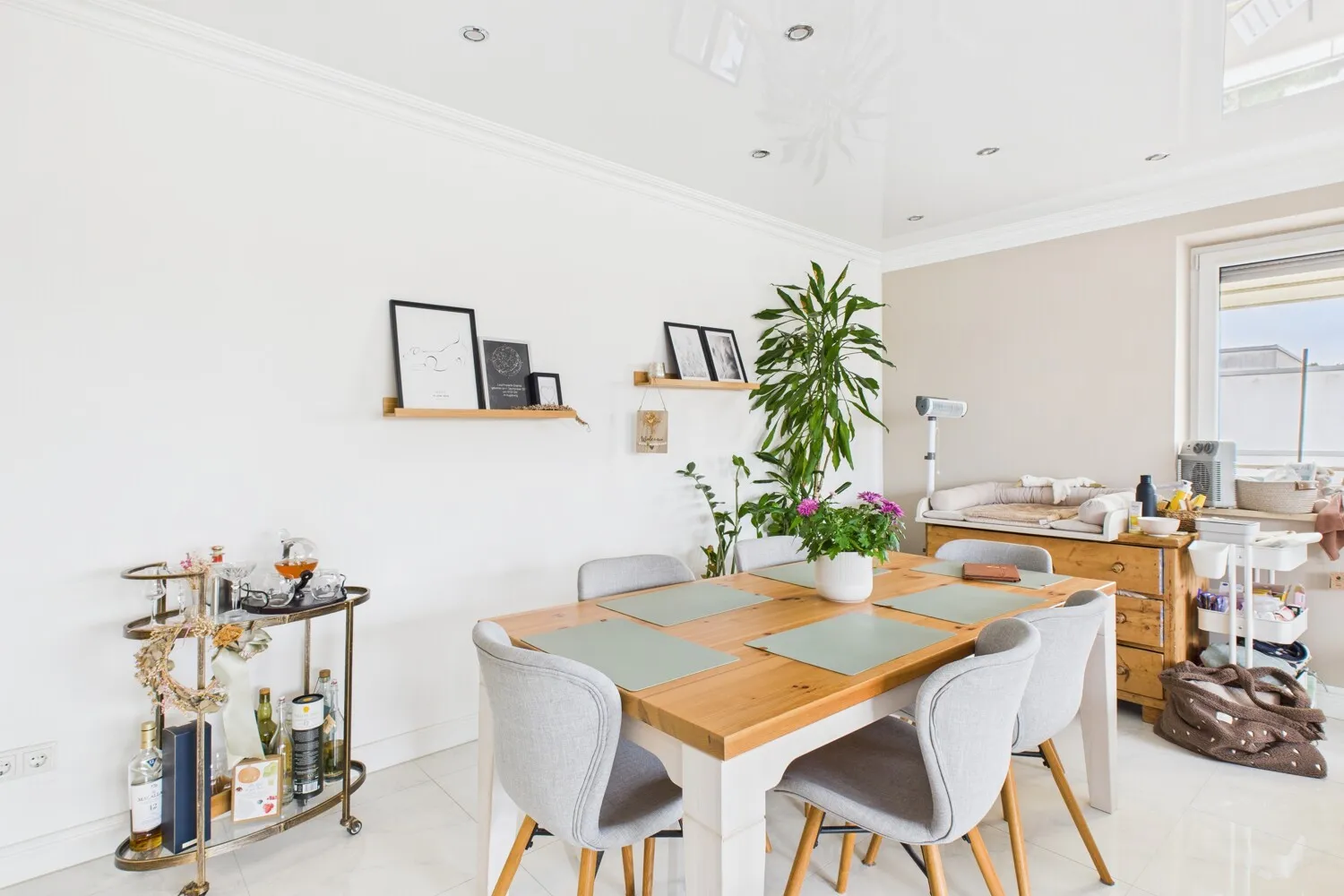 Elegant Wohnen über den Dächern von Neusäß – sofort bezugsbereit