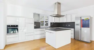 von_poll_real_estate_property_26122007_image_3