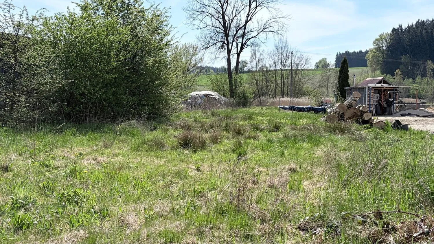 Spacious plot of land in the second row with unobstructed views