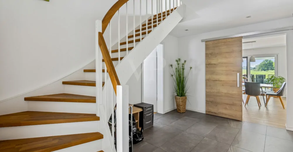 Autark, neuwertig und einzugsbereit!