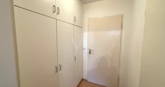 von_poll_real_estate_property_26122002_image_7