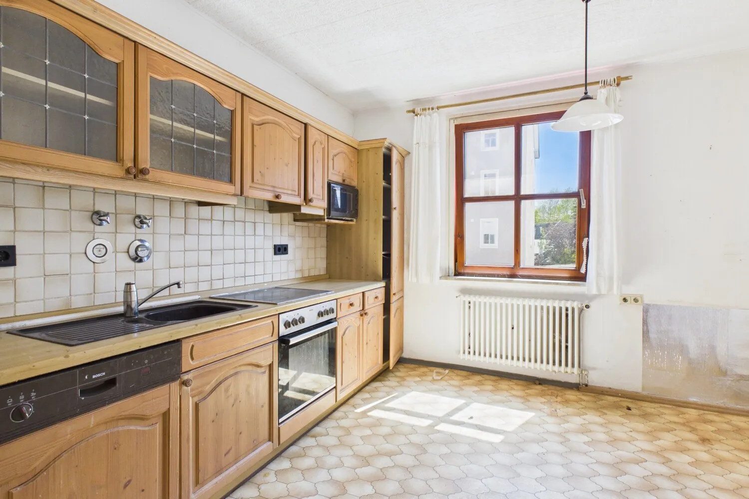 Urbanes Leben am Schäfflerbach mit Balkon und Gestaltungspotenzial