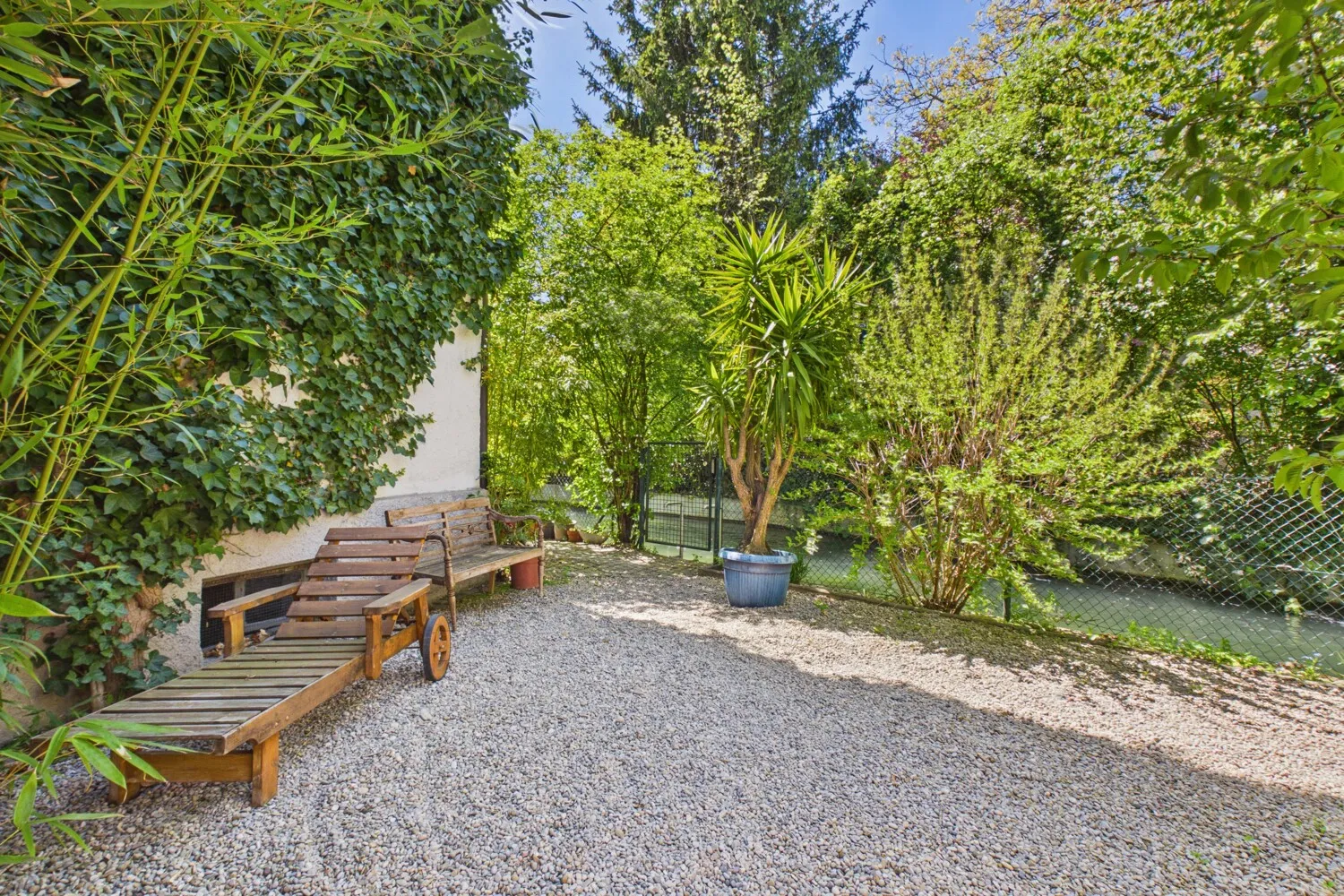 Urbanes Leben am Schäfflerbach mit Balkon und Gestaltungspotenzial