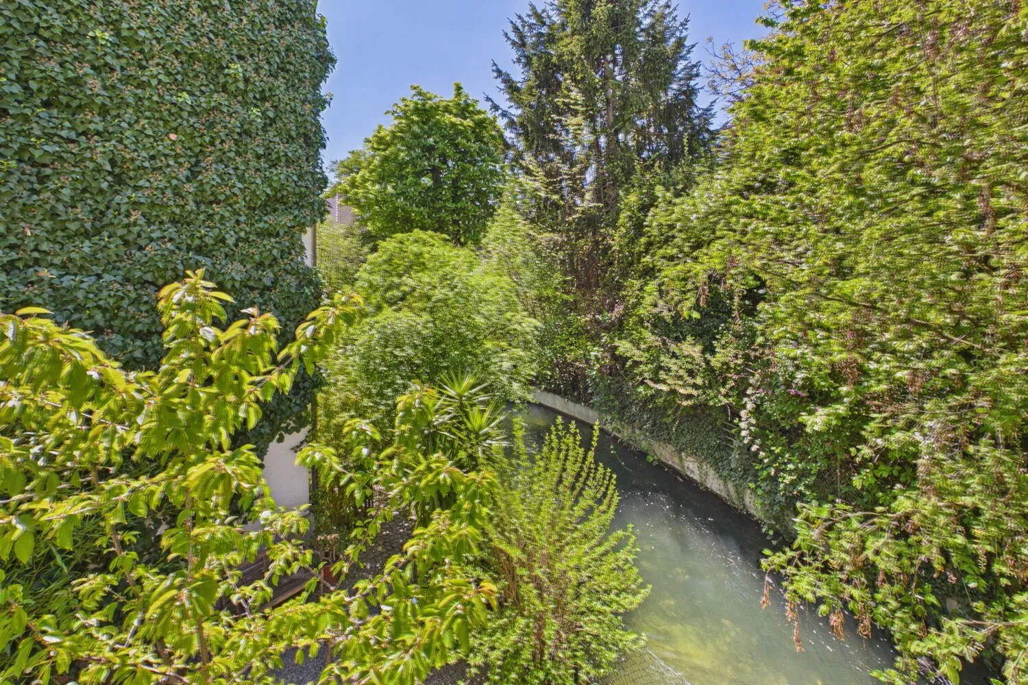 Urbanes Leben am Schäfflerbach mit Balkon und Gestaltungspotenzial