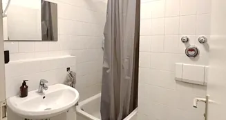 von_poll_real_estate_property_26122004_image_2