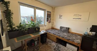 von_poll_real_estate_property_26122001_image_4