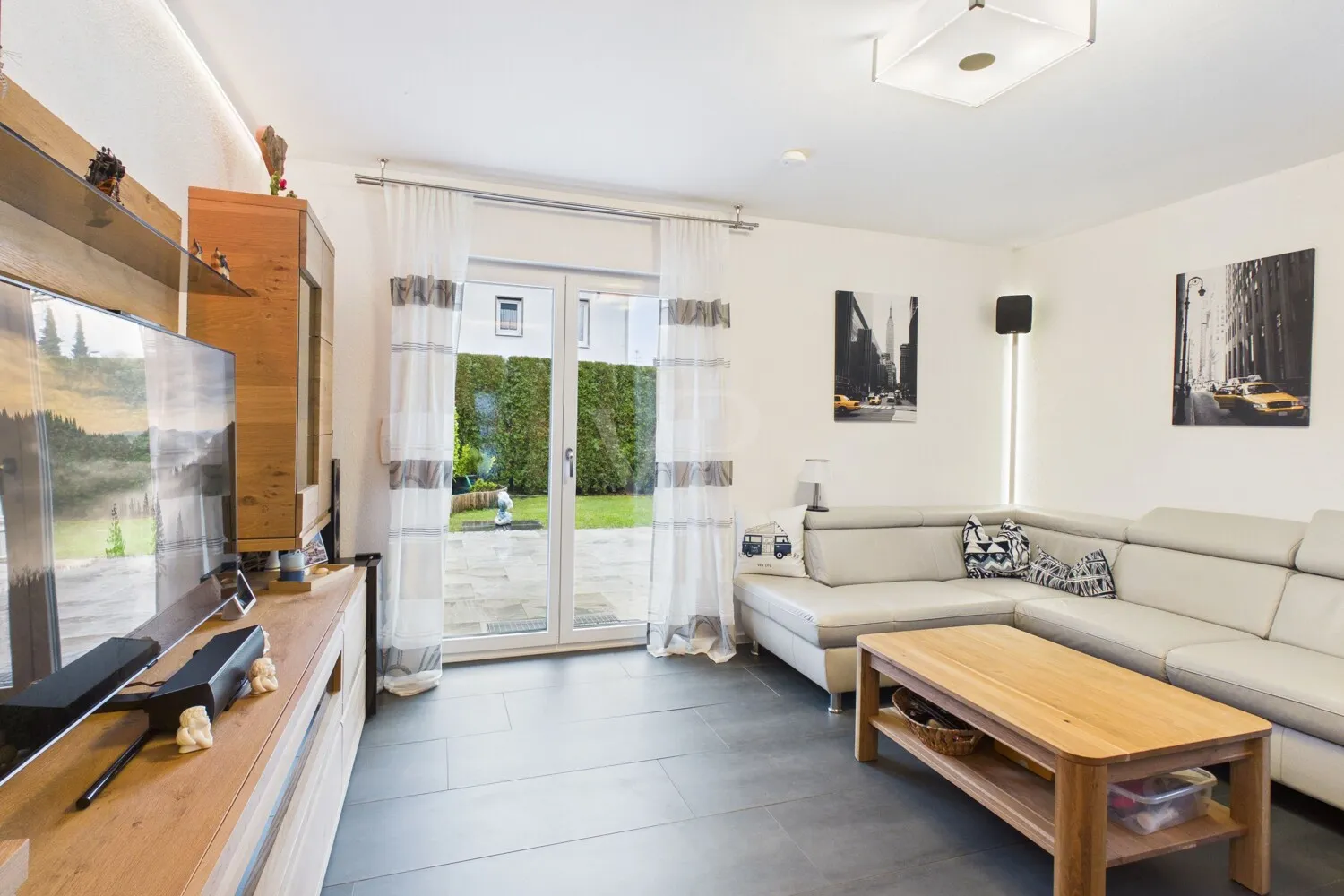 RESERVIERT: Modernisiertes Reiheneckhaus mit Kamin, Garten und hoher Wohnqualität