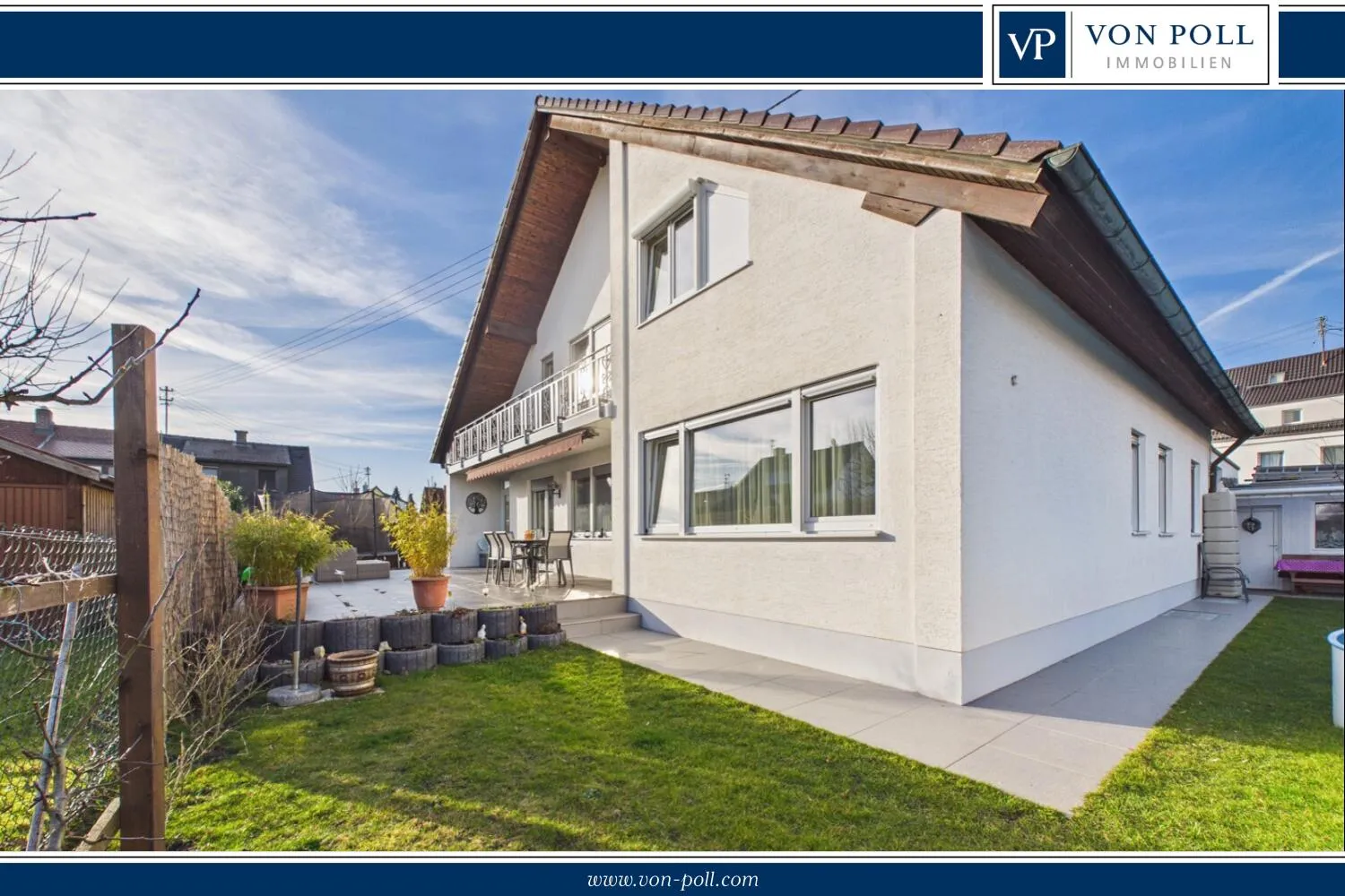 Modernisiertes, energieeffizientes Zweifamilienhaus mit Wintergarten und Pool