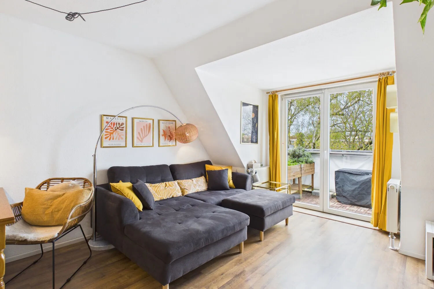 Traumwohnung auf zwei Ebenen mit Geschichte und Charakter