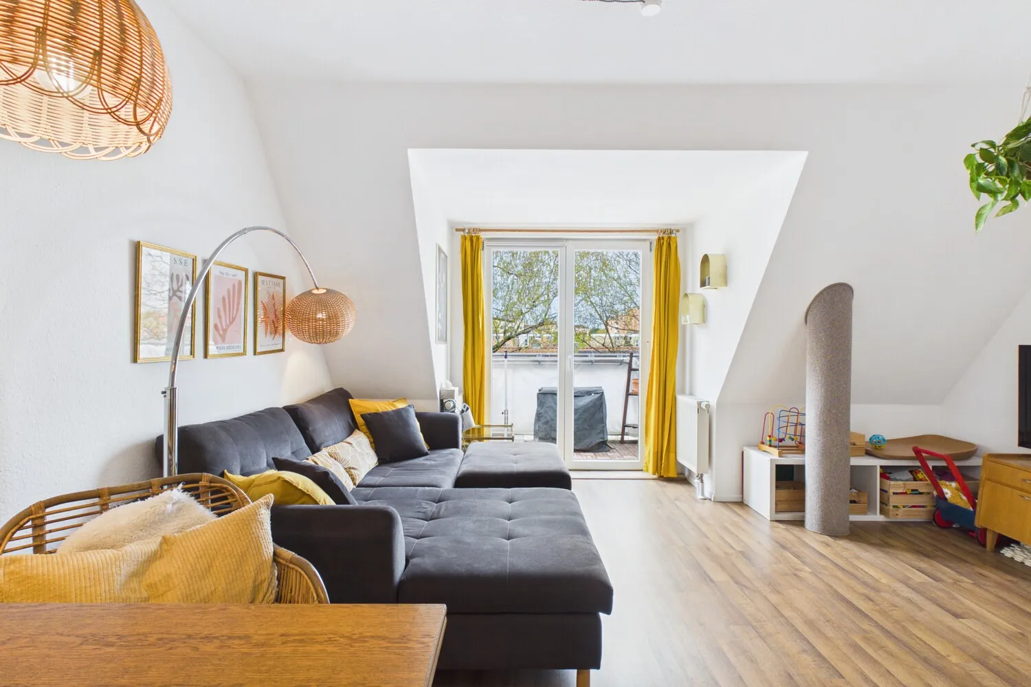 Traumwohnung auf zwei Ebenen mit Geschichte und Charakter