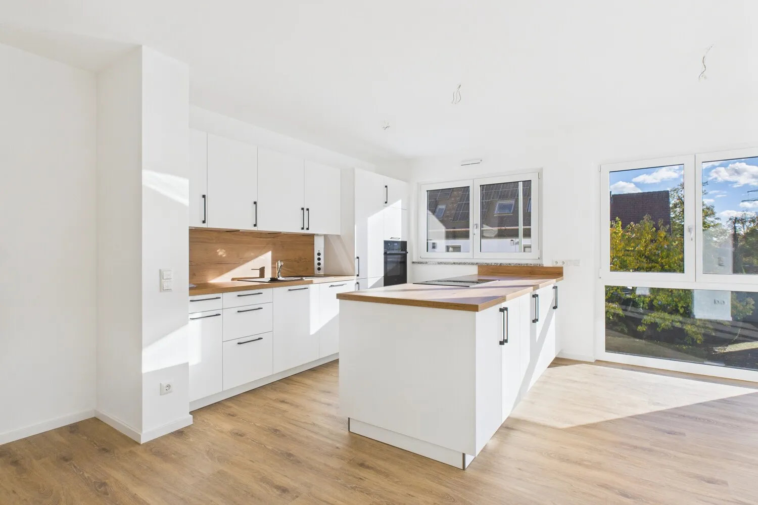 Offen-gestaltete 2-Zimmer-Wohnung mit Eckbalkon in Leitershofen