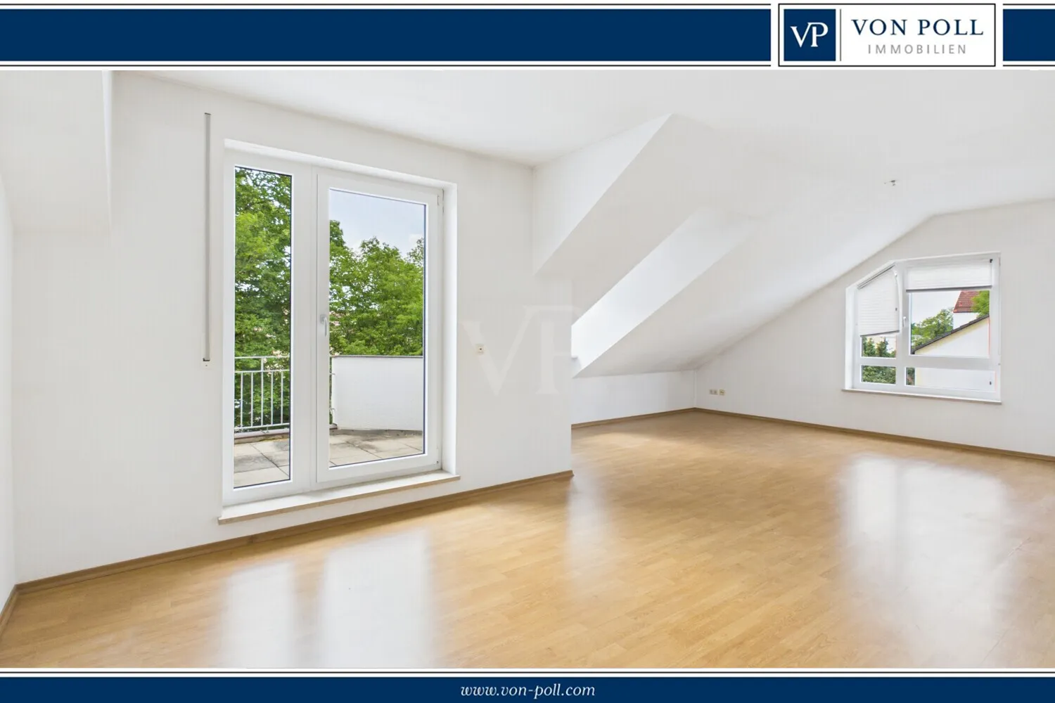 Charmante Dachgeschosswohnung mit Balkon & Loggia